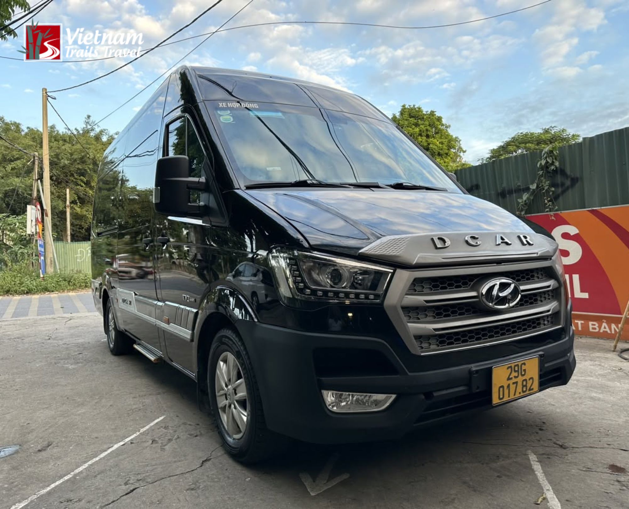 Black limousine van for group travel in Ninh Binh