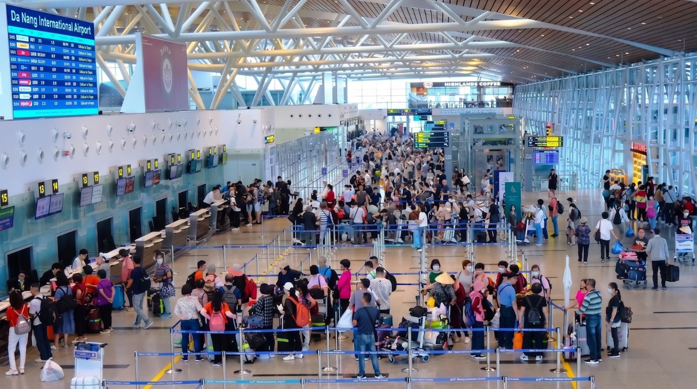 Crowded check-in lines at Da Nang International Airport during the peak summer travel season