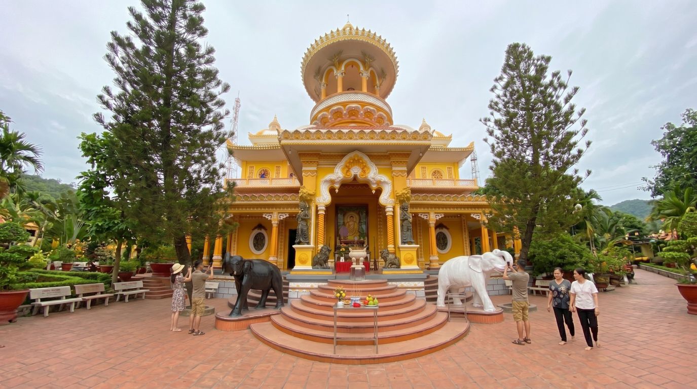 The historic Tay An Pagoda (Tay An Co Tu) in Chau Doc, An Giang, a unique spiritual attraction near Sam Mountain
