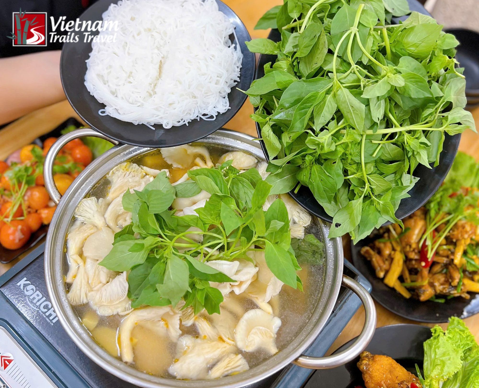 Traditional Lẩu gà lá é specialty in Da Lat