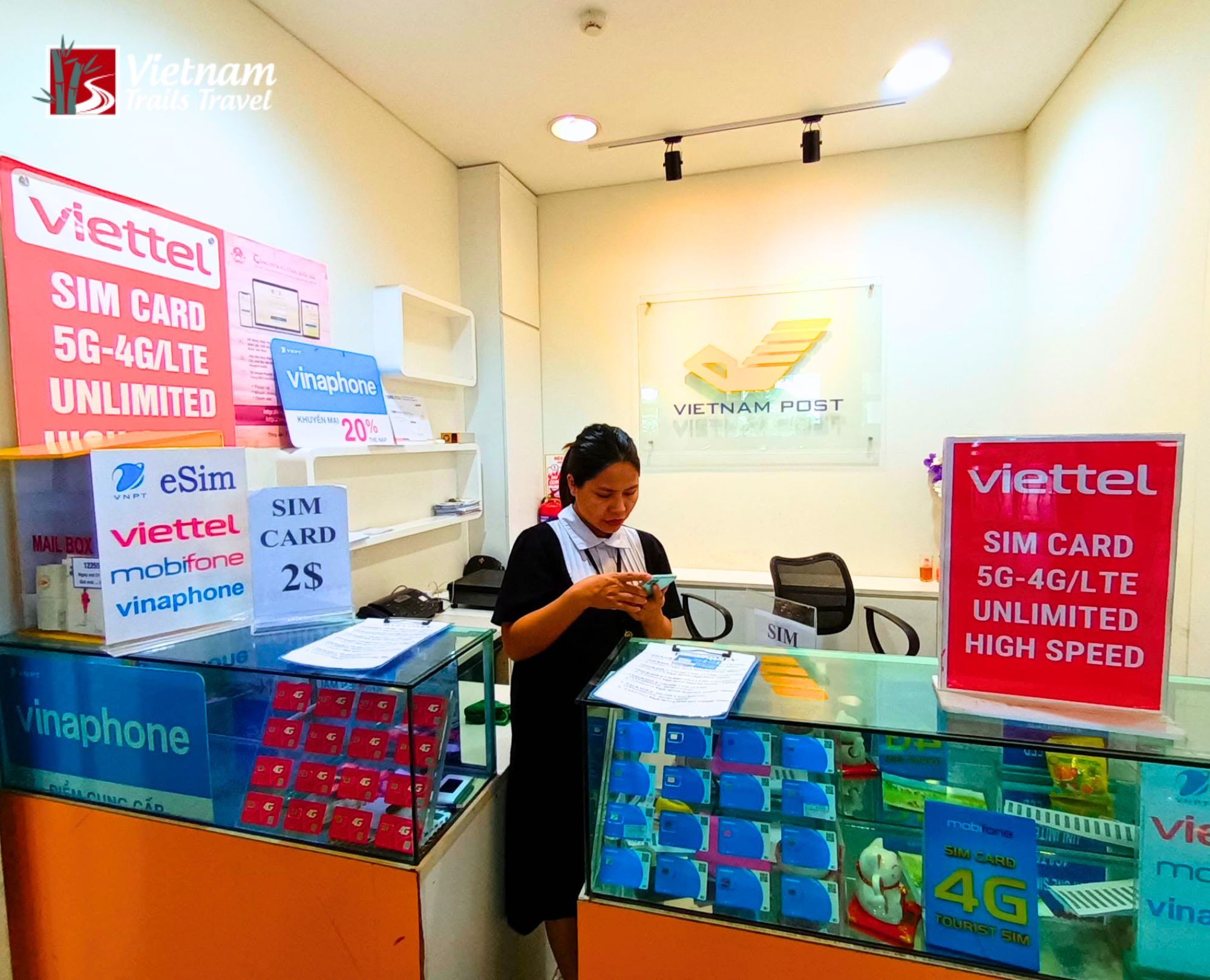 Vietnam Post sells a full range of SIM cards for tourists at the arrivals area of ​​Noi Bai Airport in Hanoi